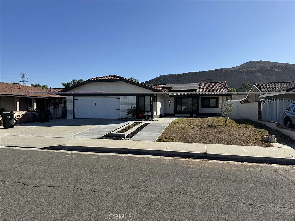 3 bed, 1460 sqft, $3,500 — Photo 2