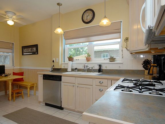 2nd image of 2684 Fairfax St