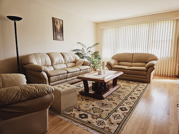 4th image of 20 E Kathleen Dr