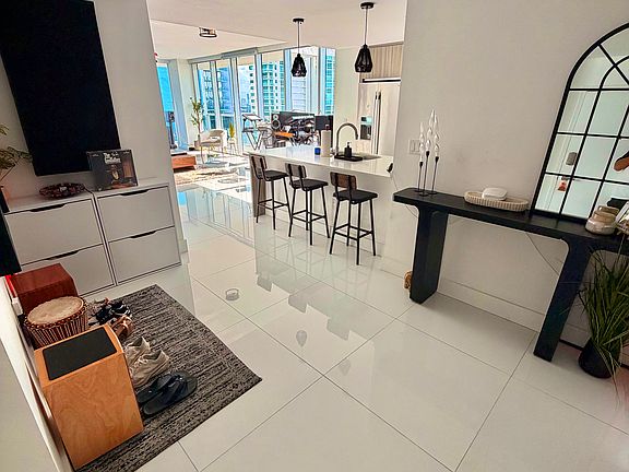 2nd image of 600 NE 27th St APT 2305