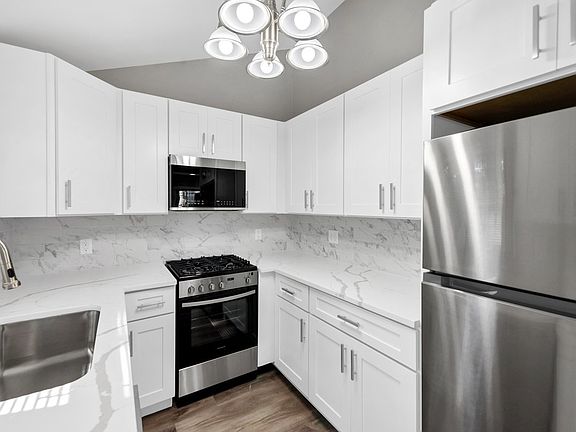 4th image of 21855 W 4th St