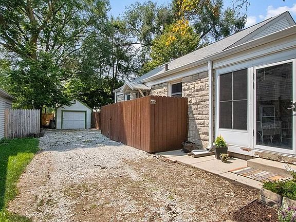 3rd image of 5834 Norwaldo Ave