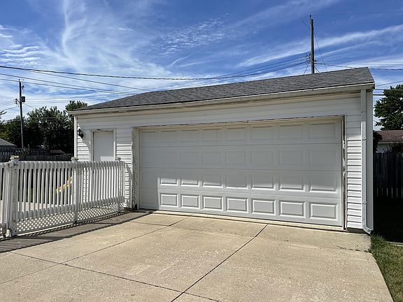 2nd image of 2560 Brunswick Dr