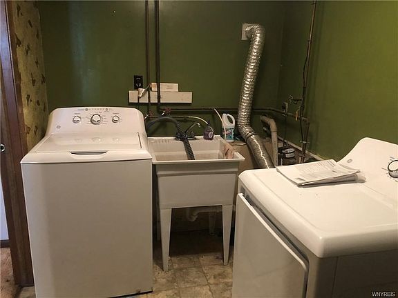 3rd image of 33 Osgood Ave