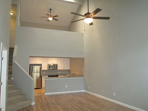 4th image of 3211 E Lavey Ln Unit 105