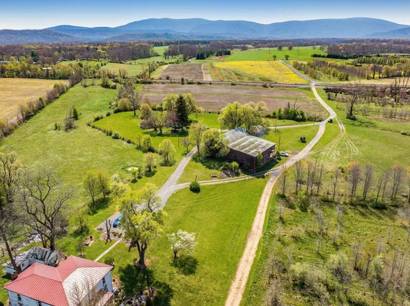 514 Lipscomb Rd, Stuarts Draft, VA 24477