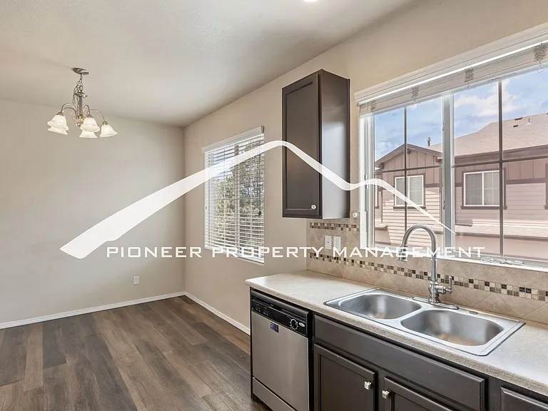 6247 Fowler Mill Point — Photo 8