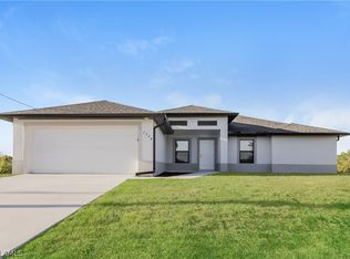 2704 31st St SW, Lehigh Acres, FL 33976