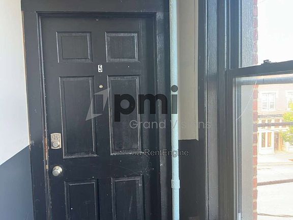 3rd image of 601 1/2 Monroe Ave Unit 5