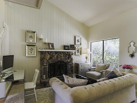 3rd image of 115 Hilltop Way