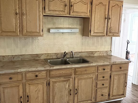 5th image of 4101 Wilmington Ave