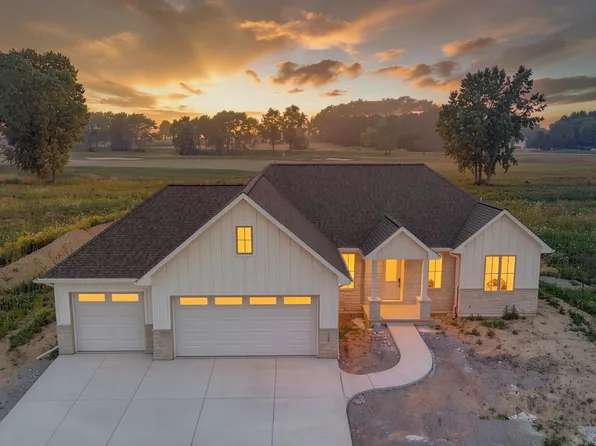 728 Royal Saint Pats Dr, Wrightstown, WI 54180
