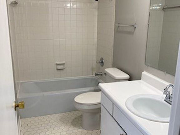 4th image of 805 Flanders Ln Unit 4