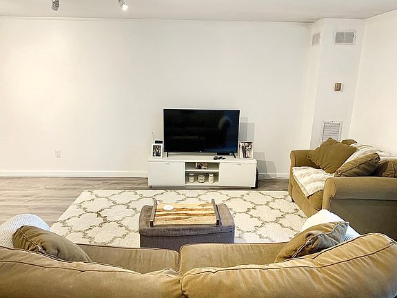 3rd image of 50-56 Broadlawn Park Unit 516
