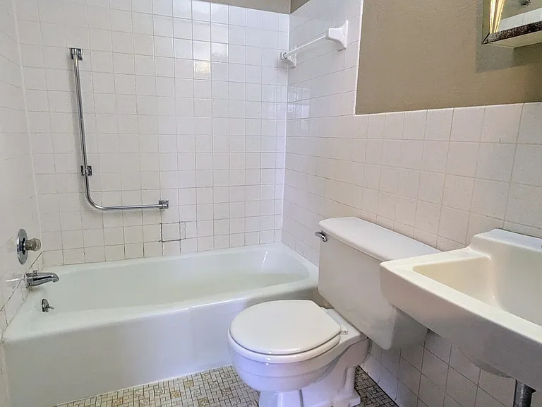 1419 Case Ave East — Photo 7