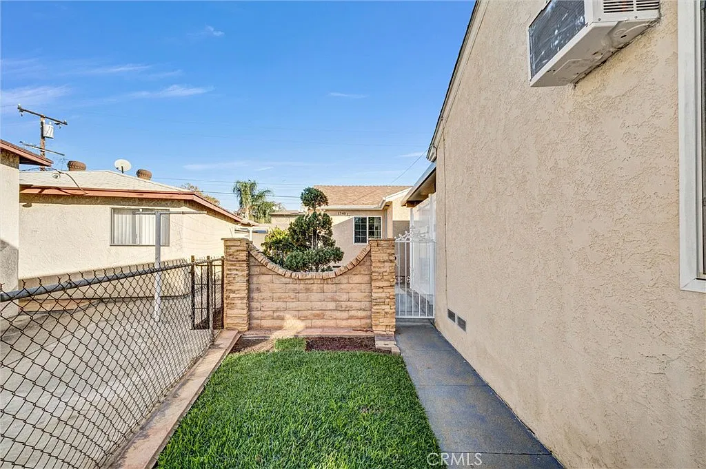 2 bed, 600 sqft, $2,400 — Photo 3