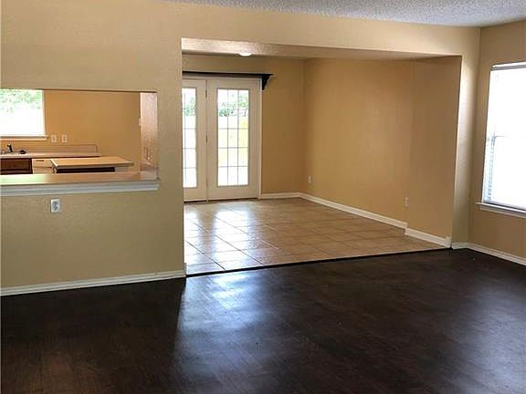 5th image of 404 Woodford Dr