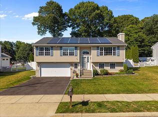 13 Chin Clift Trl, West Haven, CT 06516