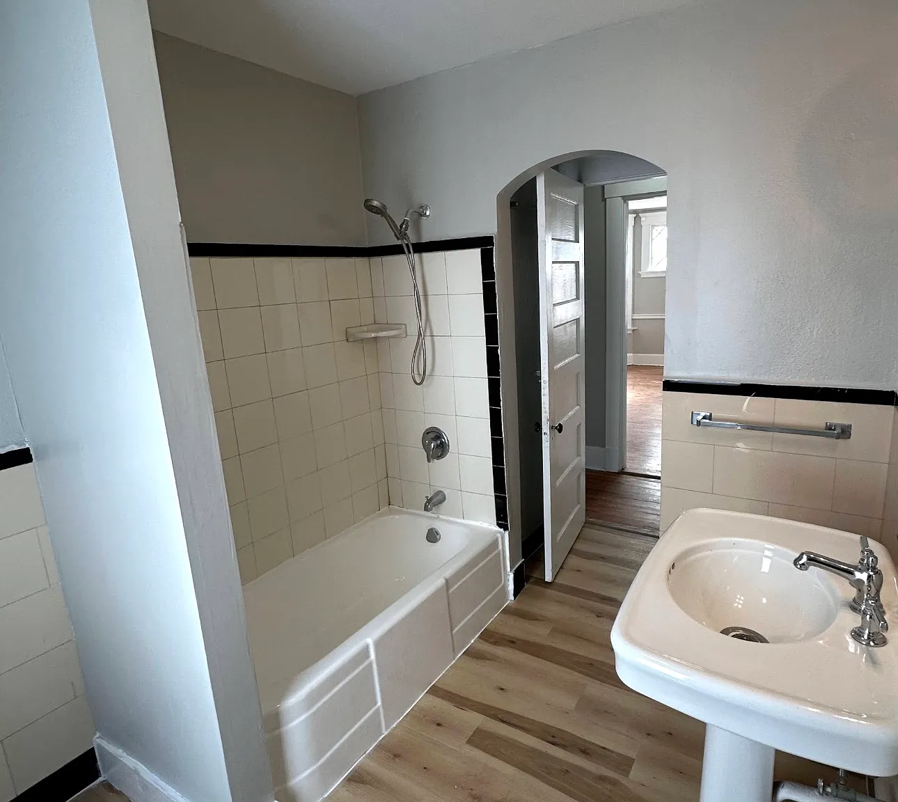 1 bed, 850 sqft, $1,700 — Photo 3