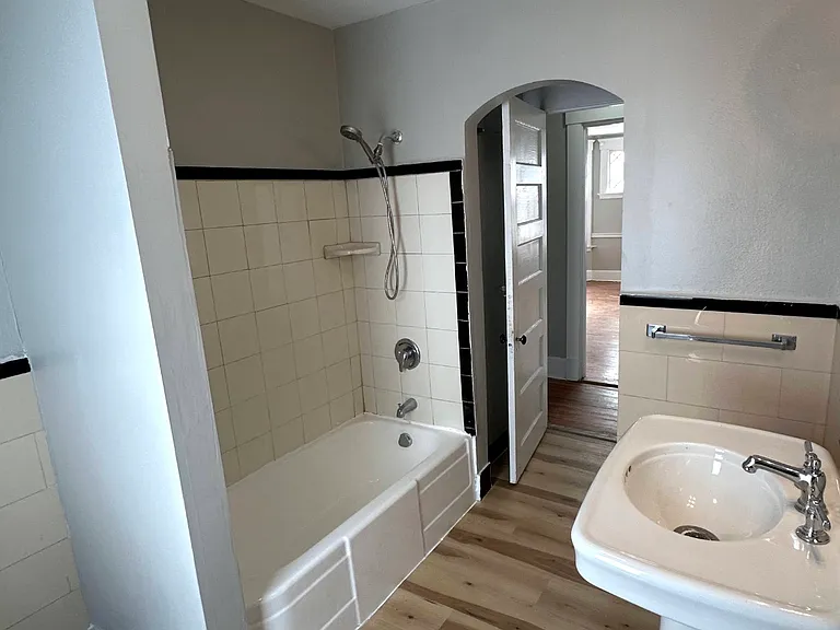 396 Whalley Ave #1 — Photo 3