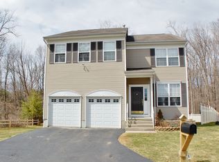 26 Indian Spring Dr, Oak Ridge, NJ 07438