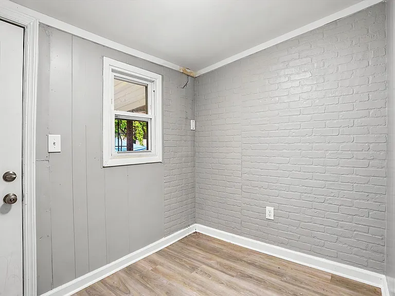 828 Beatty St — Photo 11
