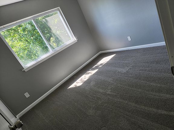 4th image of 960 Torero Ln #D