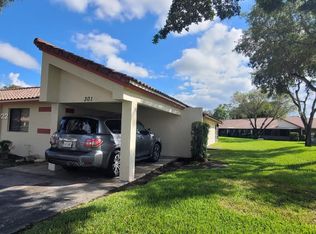 301 Lakeside Ct #243, Sunrise, FL 33326