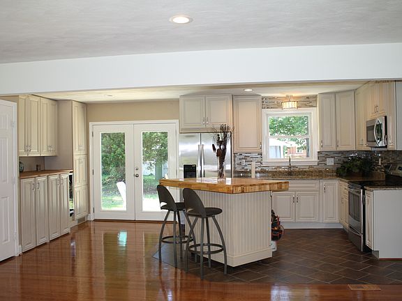 2nd image of 520 Englewood Dr