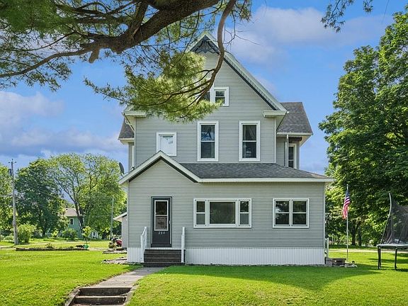 3rd image of 204 College Ave NE