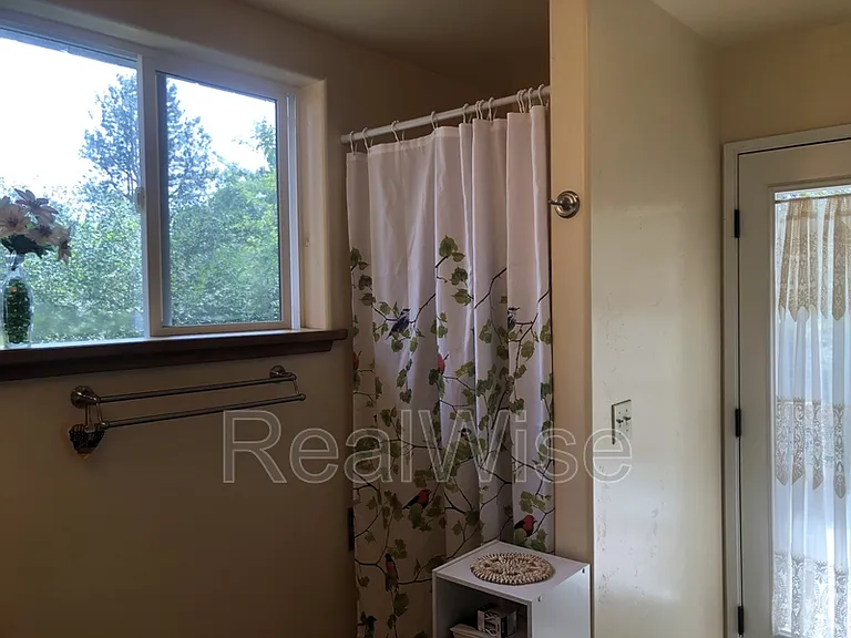 602 Schroeder Ln #B — Photo 12