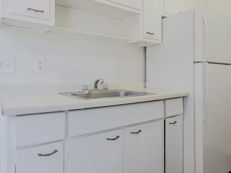3508 Colfax Ave S — Photo 10
