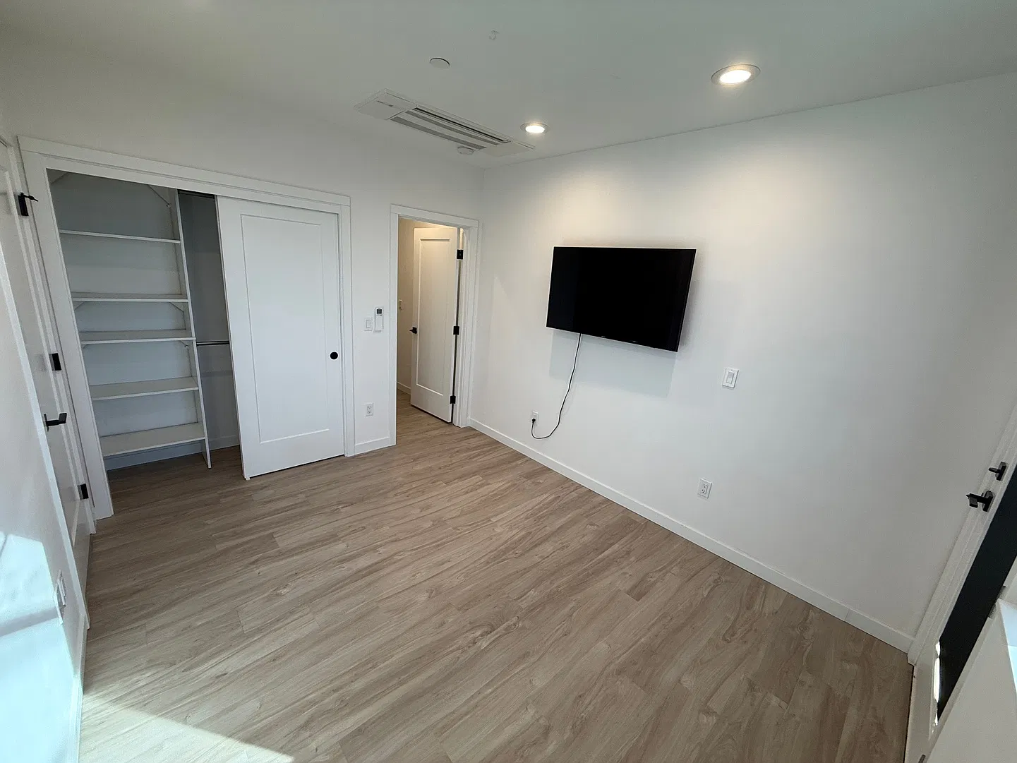 2 bed, 1550 sqft, $7,000 — Photo 4