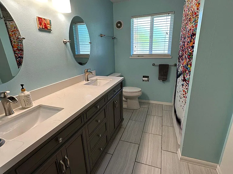 2435 Taylor St — Photo 10
