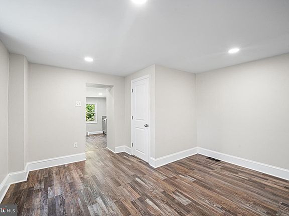 5th image of 133 Hampton Dr