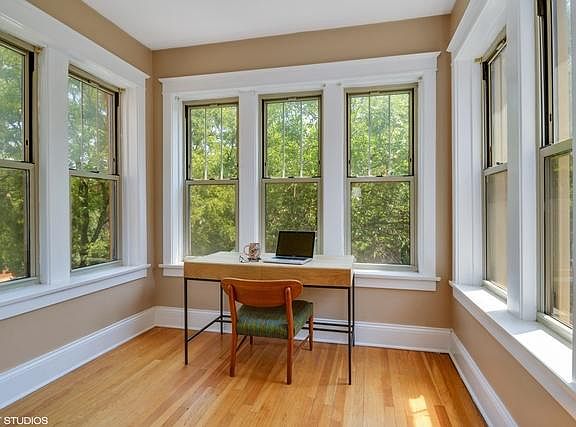 4th image of 4848 N Rockwell St #1