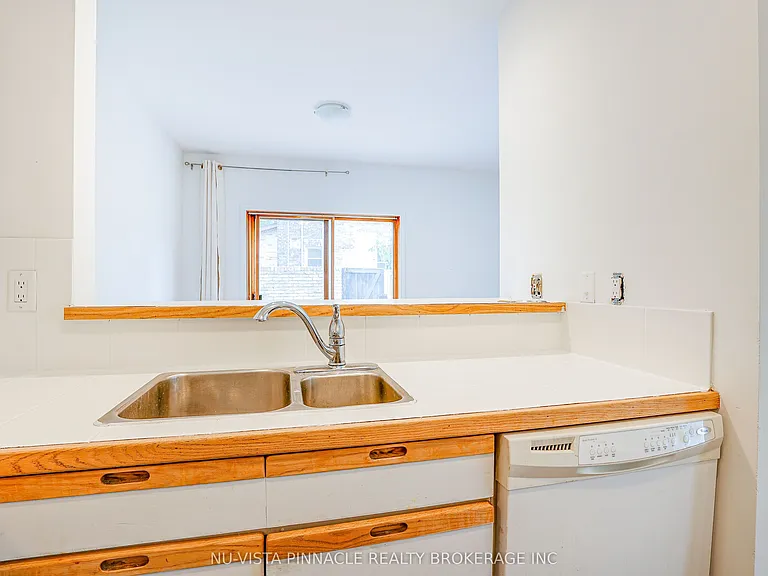 343 Princess Ave — Photo 13