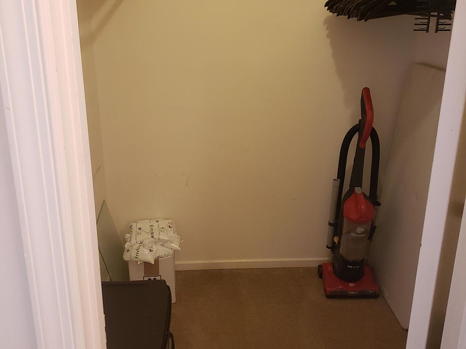 2nd image of 109 Autumn Flower Ln