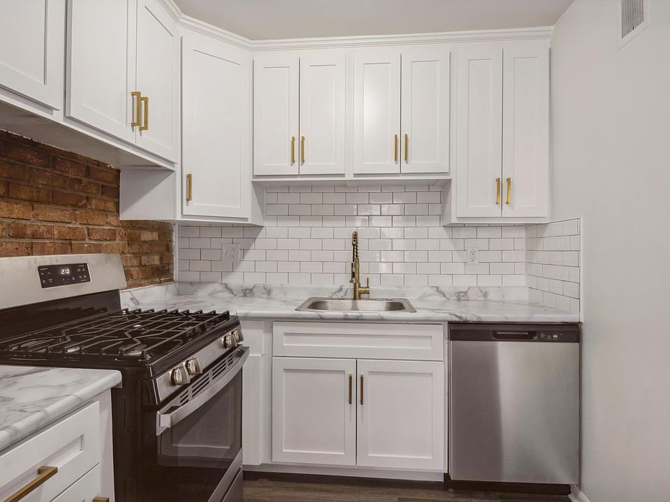 1st image of 6043 Williamsburg Ct #6043