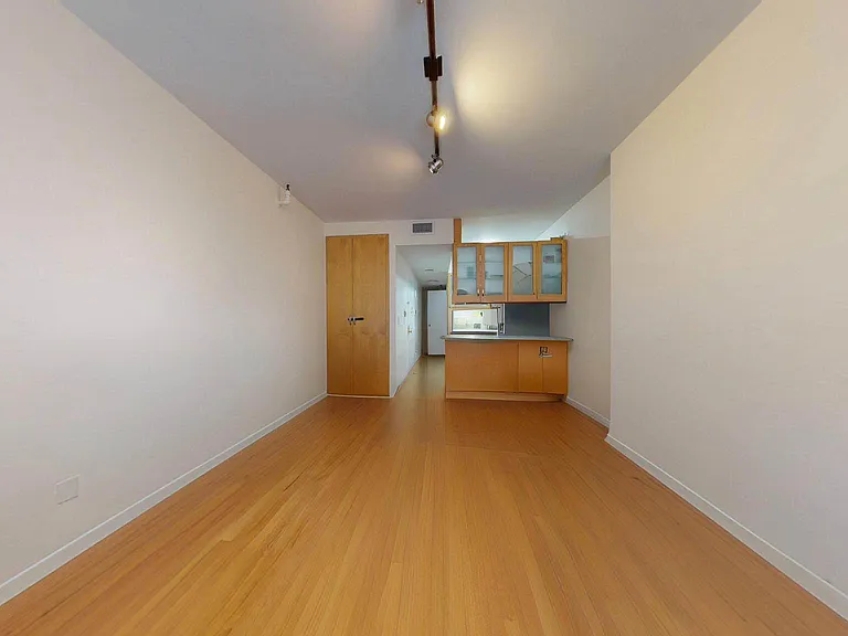 4544 Vernon Blvd #2 — Photo 3