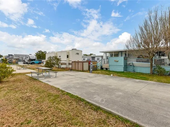 3665 Sandpiper Rd #235, Virginia Beach, VA 23456