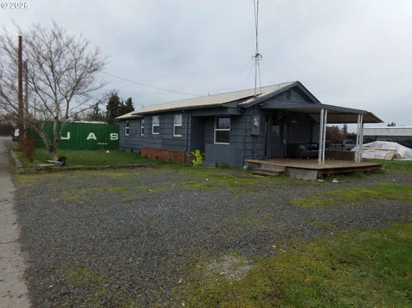 3113 Schmidt Ln, Hubbard, OR 97032