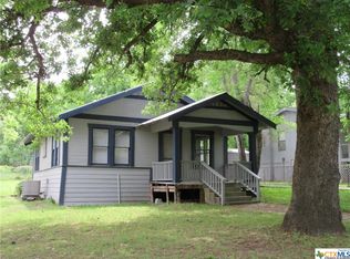 1104 E Lamar St, Luling, TX 78648