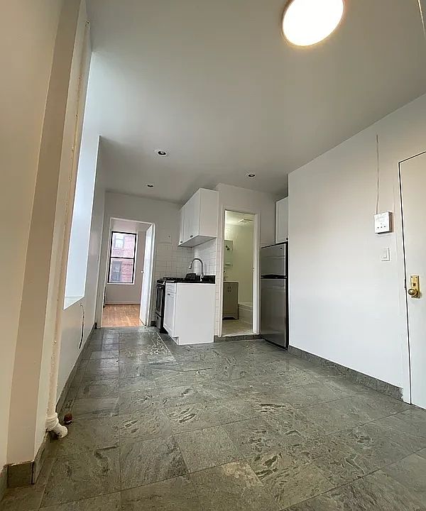 1st image of 90 Stanton St APT 3A