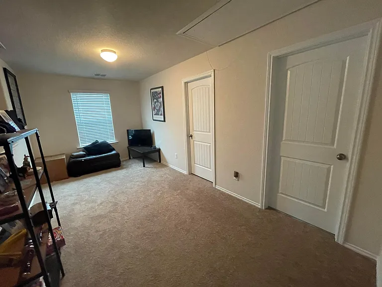 2216 Mayfield Ln — Photo 8