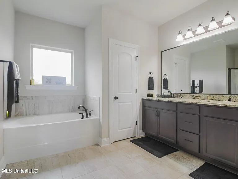 3700 Victor Ln — Photo 13