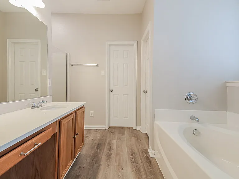 10200 Cedar Lake Dr — Photo 13