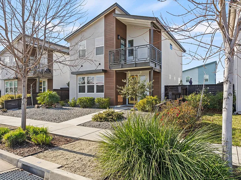 1802 Notre Dame Blvd — Photo 2