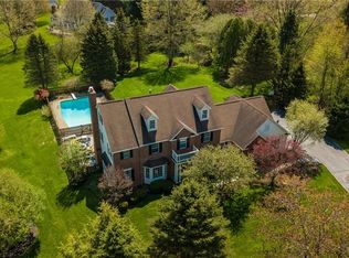 4 Summerfield Cir, Pittsford, NY 14534