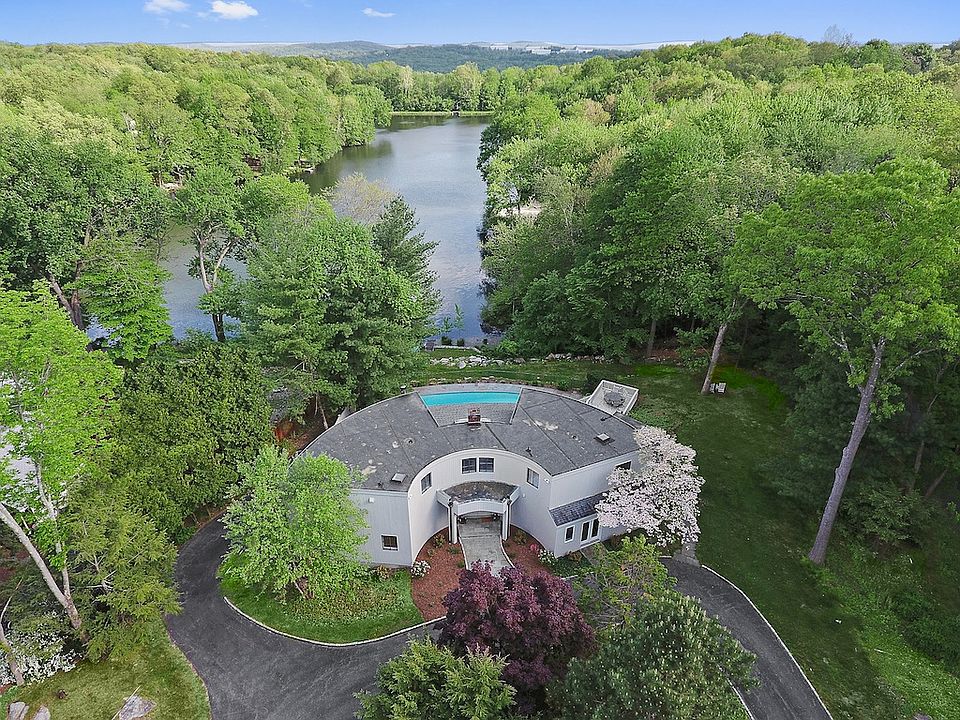 1st image of 6 Lake Dr
